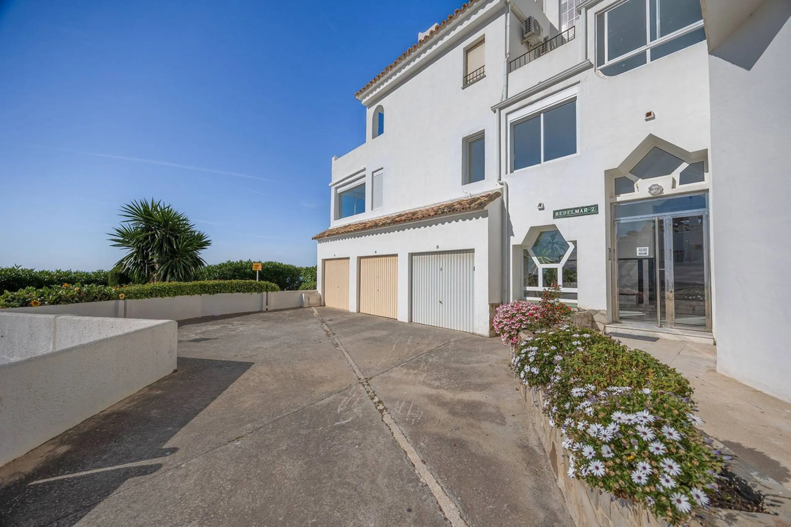 Unique apartment in Torremuelle, Benalmádena, boasting stunning sea views and excellent potential for capital appreciation.