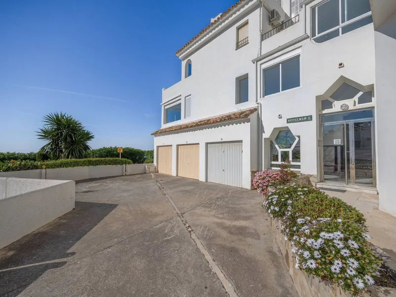 Unique apartment in Torremuelle, Benalmádena, boasting stunning sea views and excellent potential for capital appreciation.
