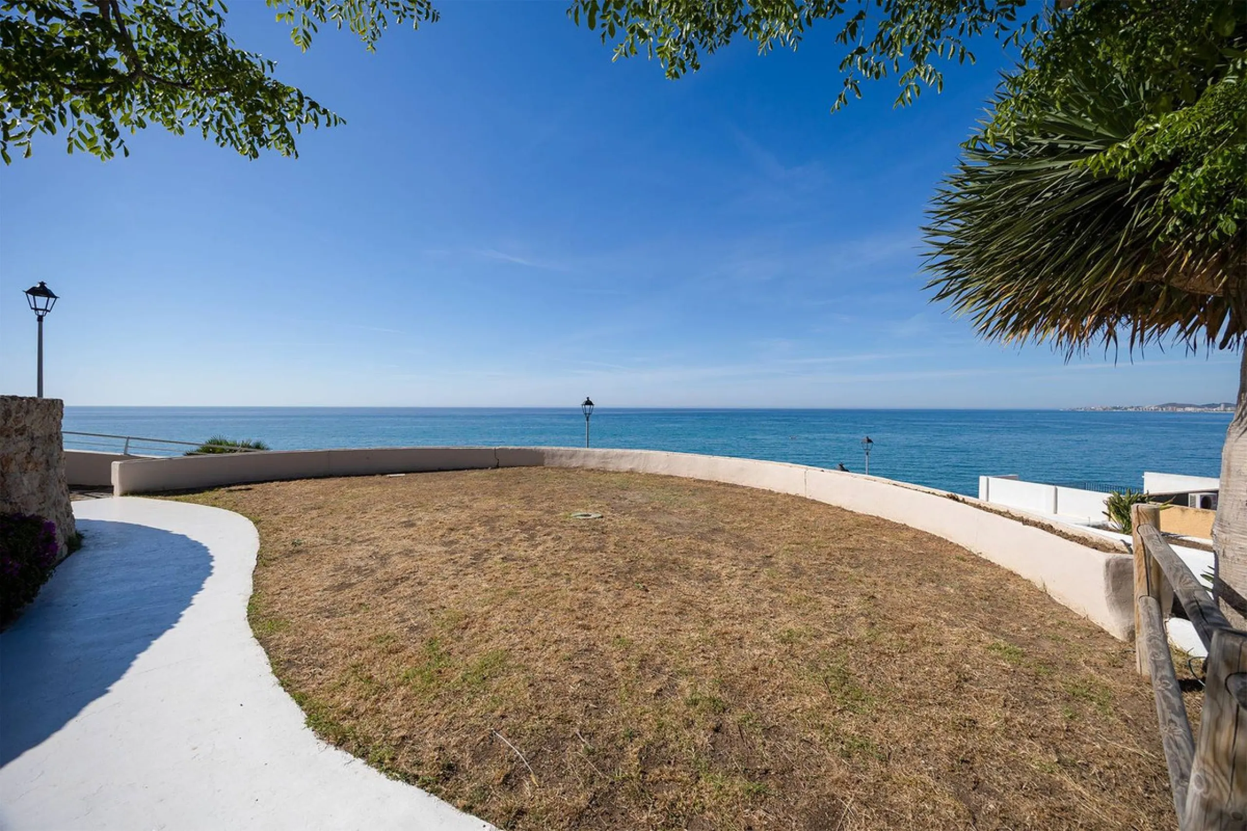 Unique apartment in Torremuelle, Benalmádena, boasting stunning sea views and excellent potential for capital appreciation.