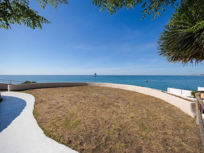 Unique apartment in Torremuelle, Benalmádena, boasting stunning sea views and excellent potential for capital appreciation.