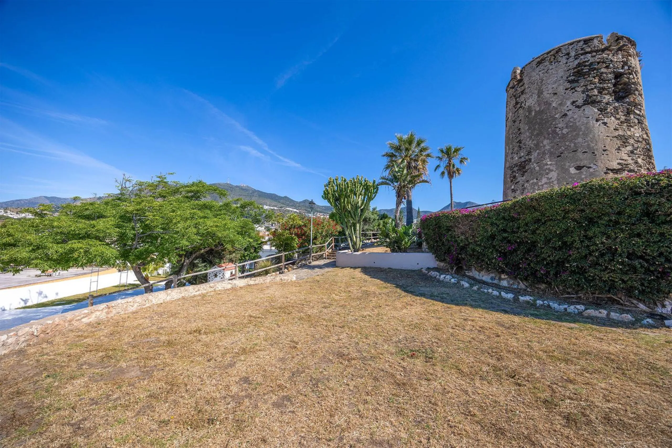 Unique apartment in Torremuelle, Benalmádena, boasting stunning sea views and excellent potential for capital appreciation.