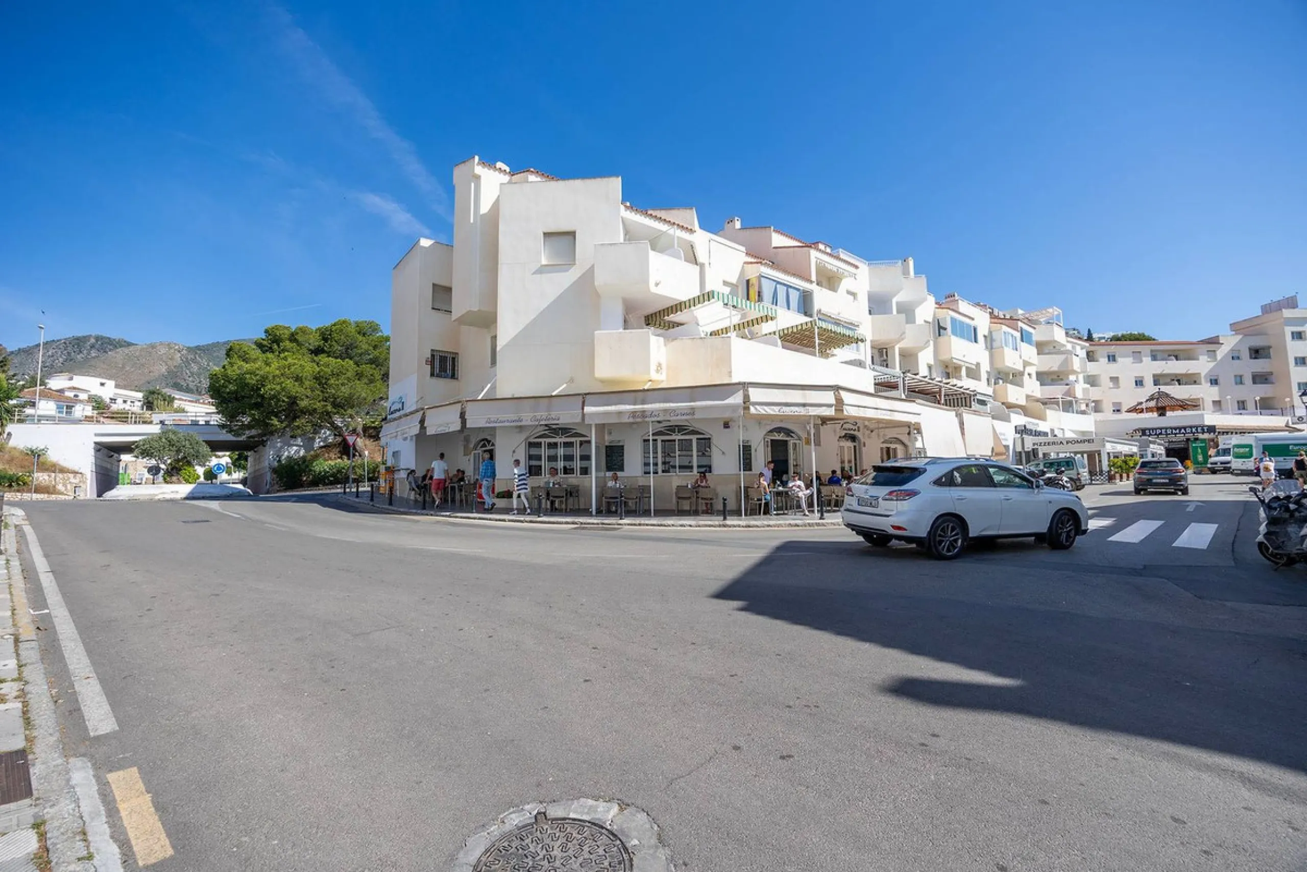 Unique apartment in Torremuelle, Benalmádena, boasting stunning sea views and excellent potential for capital appreciation.