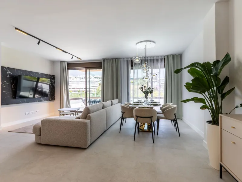This beautifully appointed 123m² residence with a 20m² terrace offers the perfect blend of modern comfort and prime location. Just a 10-minute stroll from Estepona Port's vibrant marina, the home features an inviting open-plan layout with designer kitchen