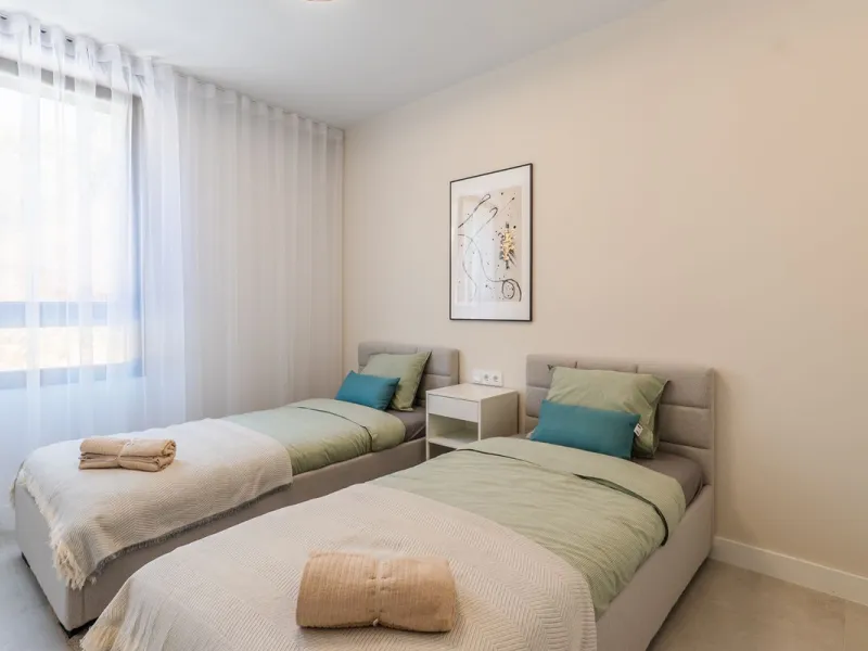 This beautifully appointed 123m² residence with a 20m² terrace offers the perfect blend of modern comfort and prime location. Just a 10-minute stroll from Estepona Port's vibrant marina, the home features an inviting open-plan layout with designer kitchen