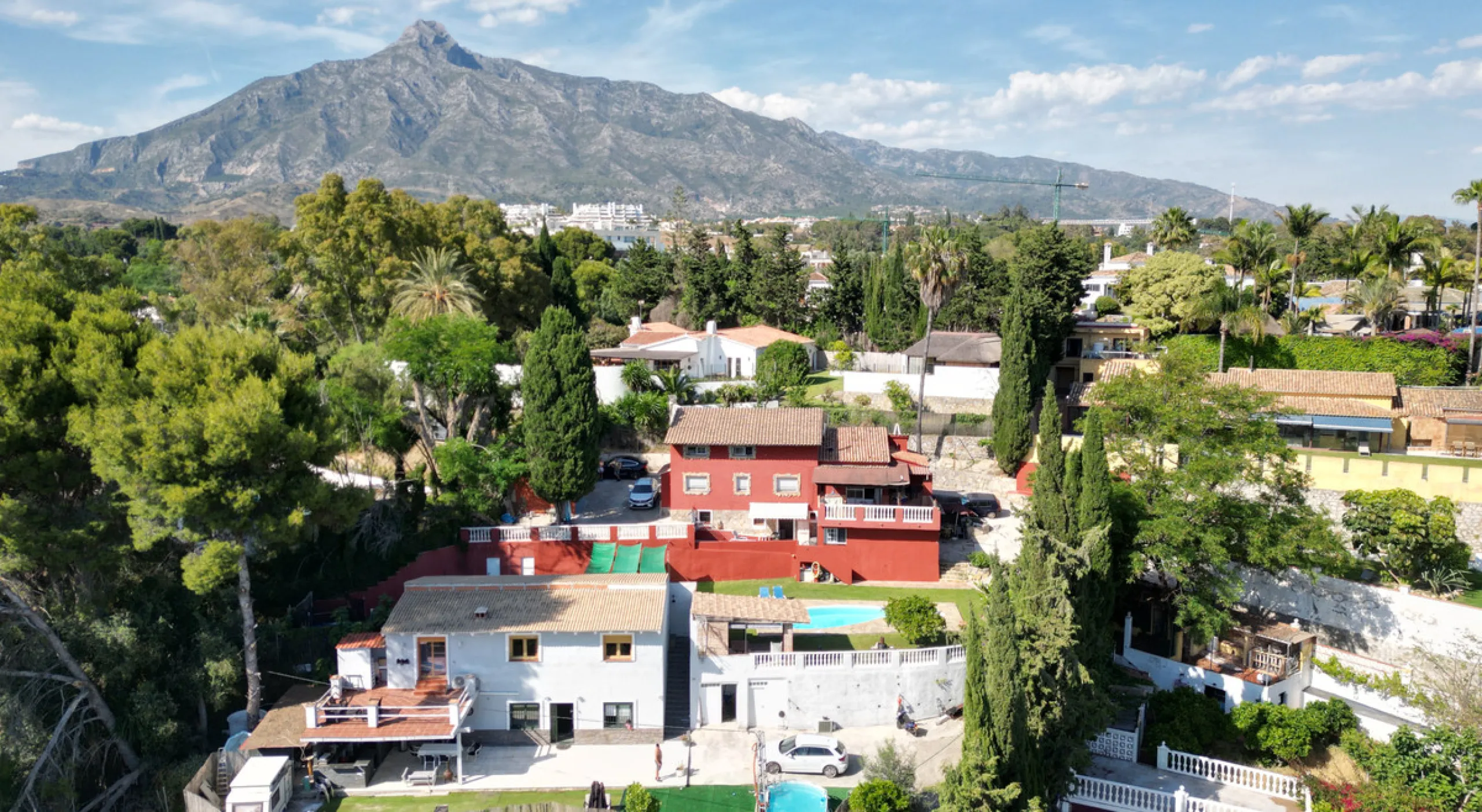 House - Detached Villa в продаже в Marbella, Málaga. В доме 7 спален и 5 ванных комнат. Площадь дома 422 м². Площадь участка 1900 м²