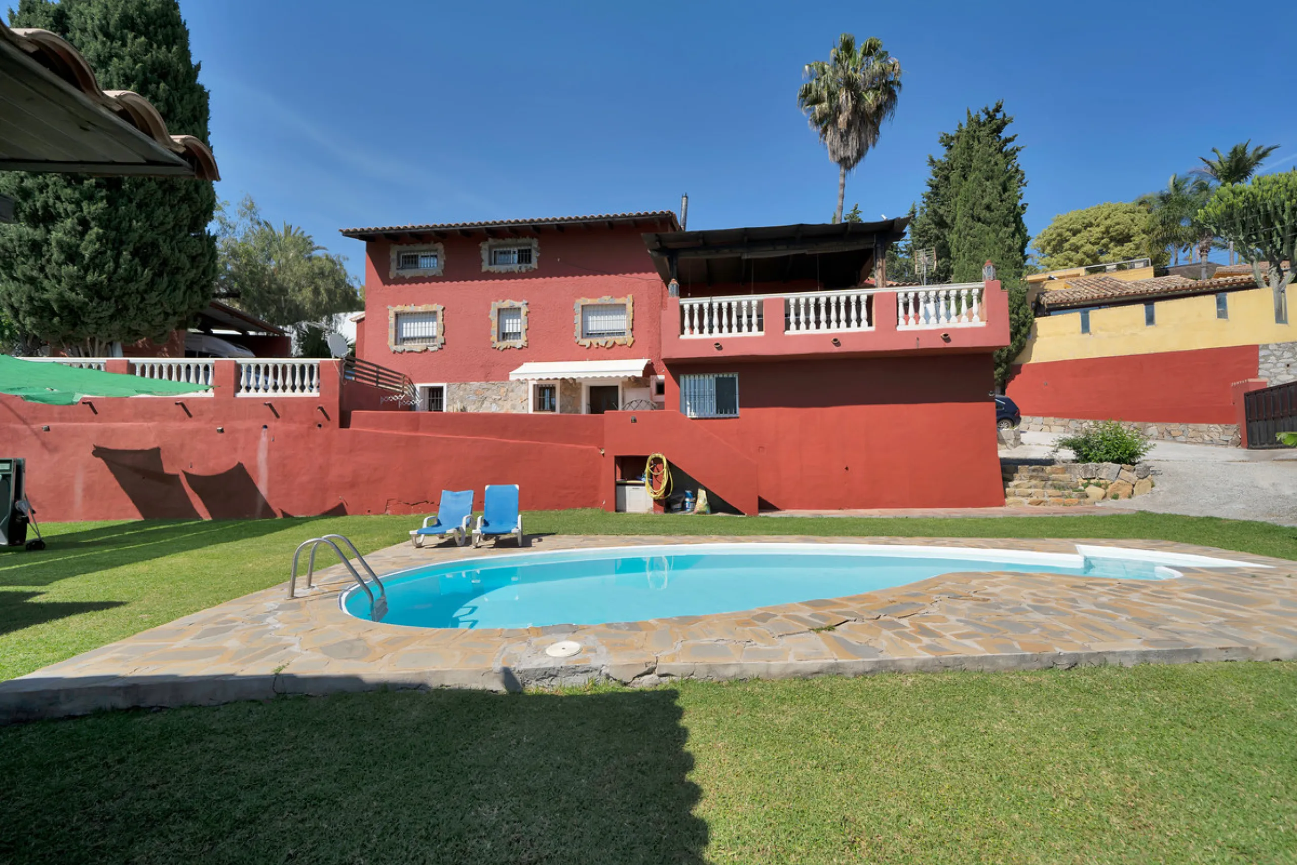 House - Detached Villa в продаже в Marbella, Málaga. В доме 7 спален и 5 ванных комнат. Площадь дома 422 м². Площадь участка 1900 м²