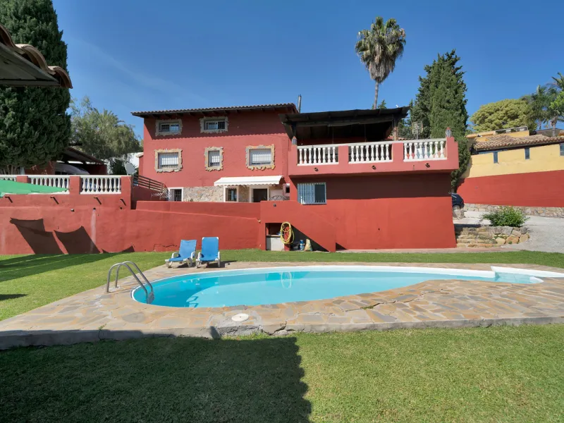 House - Detached Villa в продаже в Marbella, Málaga. В доме 7 спален и 5 ванных комнат. Площадь дома 422 м². Площадь участка 1900 м²