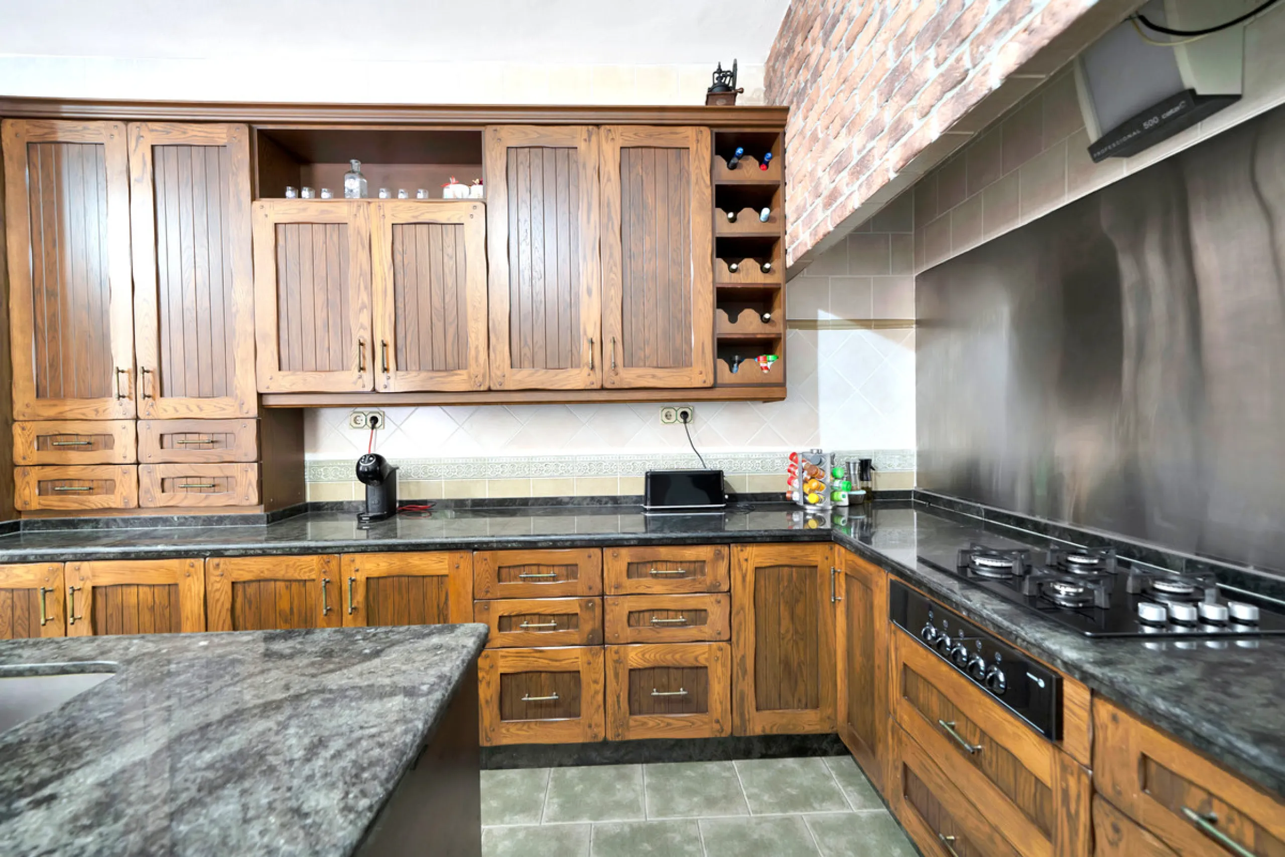 House - Detached Villa в продаже в Marbella, Málaga. В доме 7 спален и 5 ванных комнат. Площадь дома 422 м². Площадь участка 1900 м²