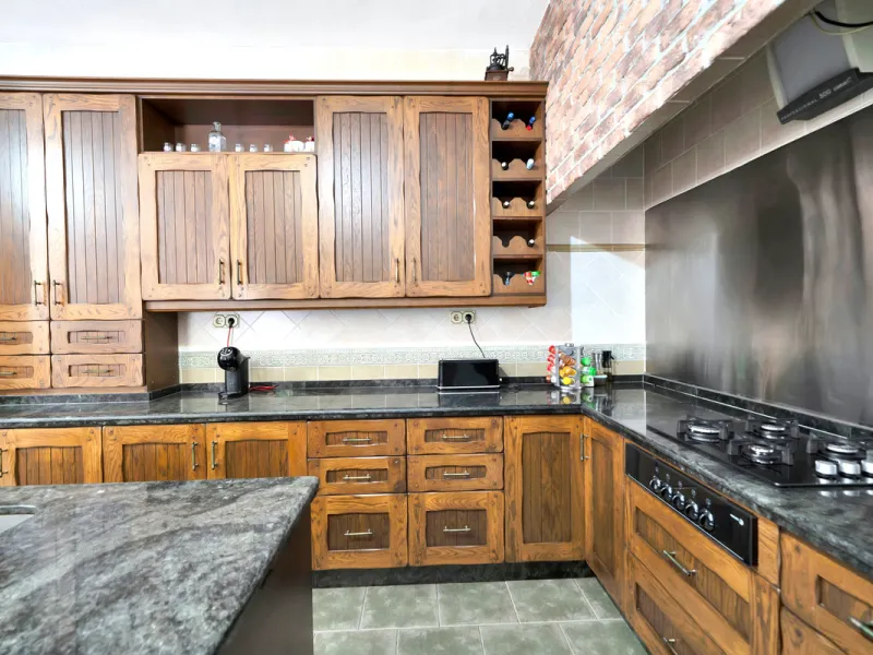 House - Detached Villa в продаже в Marbella, Málaga. В доме 7 спален и 5 ванных комнат. Площадь дома 422 м². Площадь участка 1900 м²