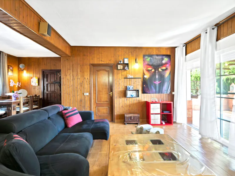 House - Detached Villa в продаже в Marbella, Málaga. В доме 7 спален и 5 ванных комнат. Площадь дома 422 м². Площадь участка 1900 м²