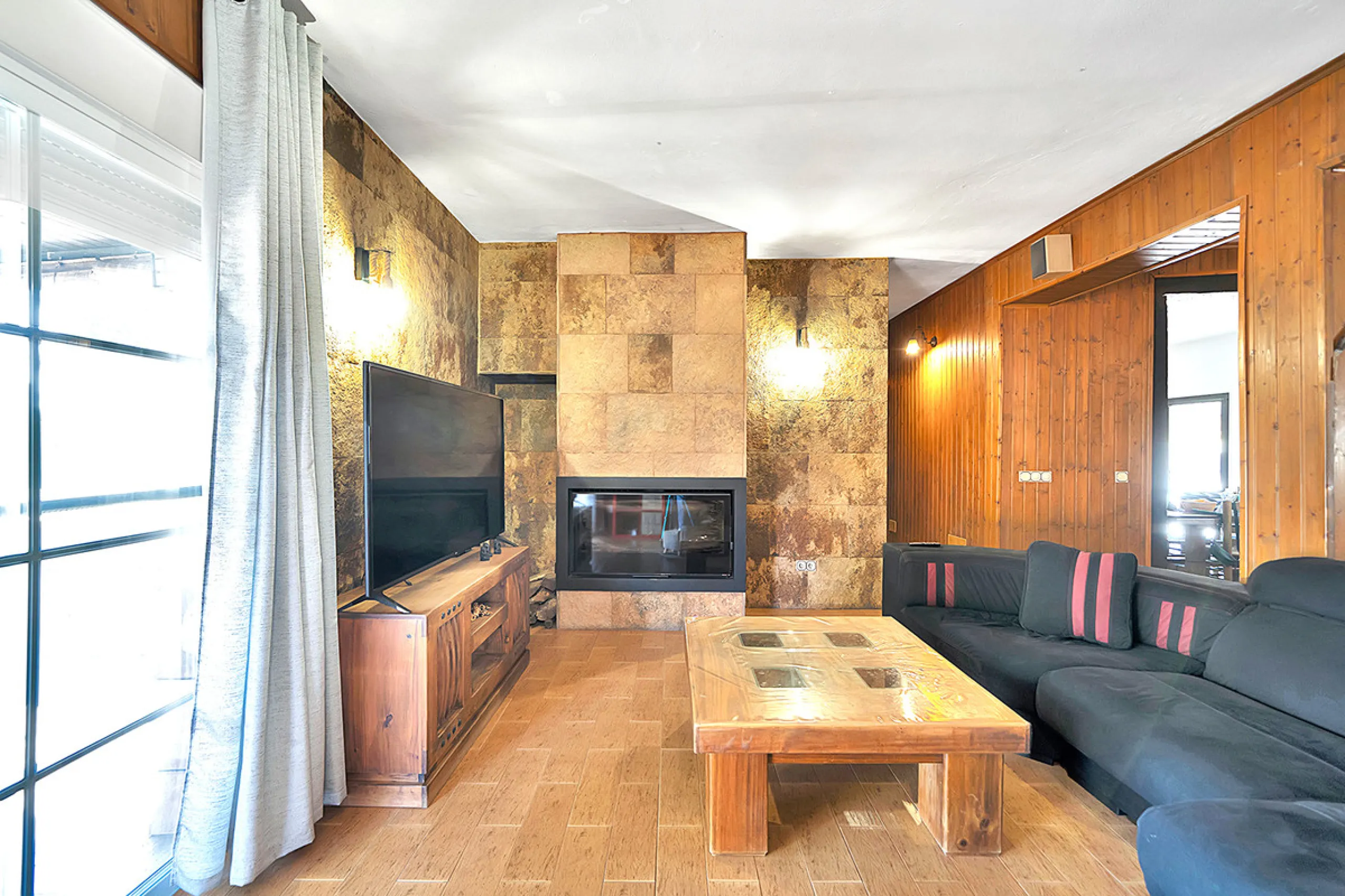 House - Detached Villa в продаже в Marbella, Málaga. В доме 7 спален и 5 ванных комнат. Площадь дома 422 м². Площадь участка 1900 м²