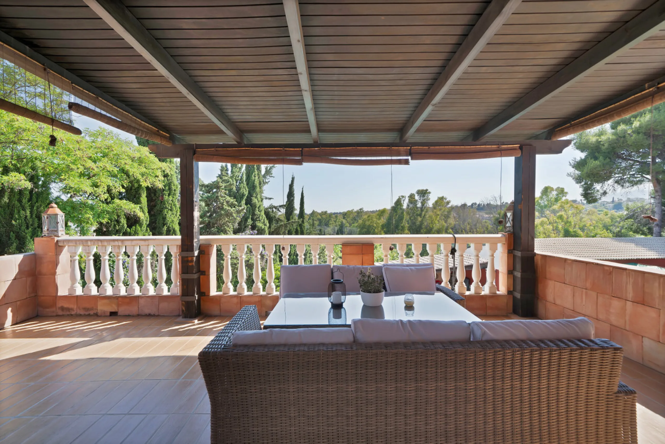 House - Detached Villa в продаже в Marbella, Málaga. В доме 7 спален и 5 ванных комнат. Площадь дома 422 м². Площадь участка 1900 м²