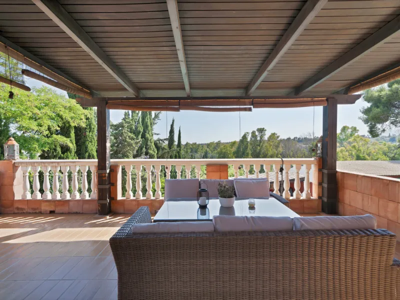 House - Detached Villa в продаже в Marbella, Málaga. В доме 7 спален и 5 ванных комнат. Площадь дома 422 м². Площадь участка 1900 м²