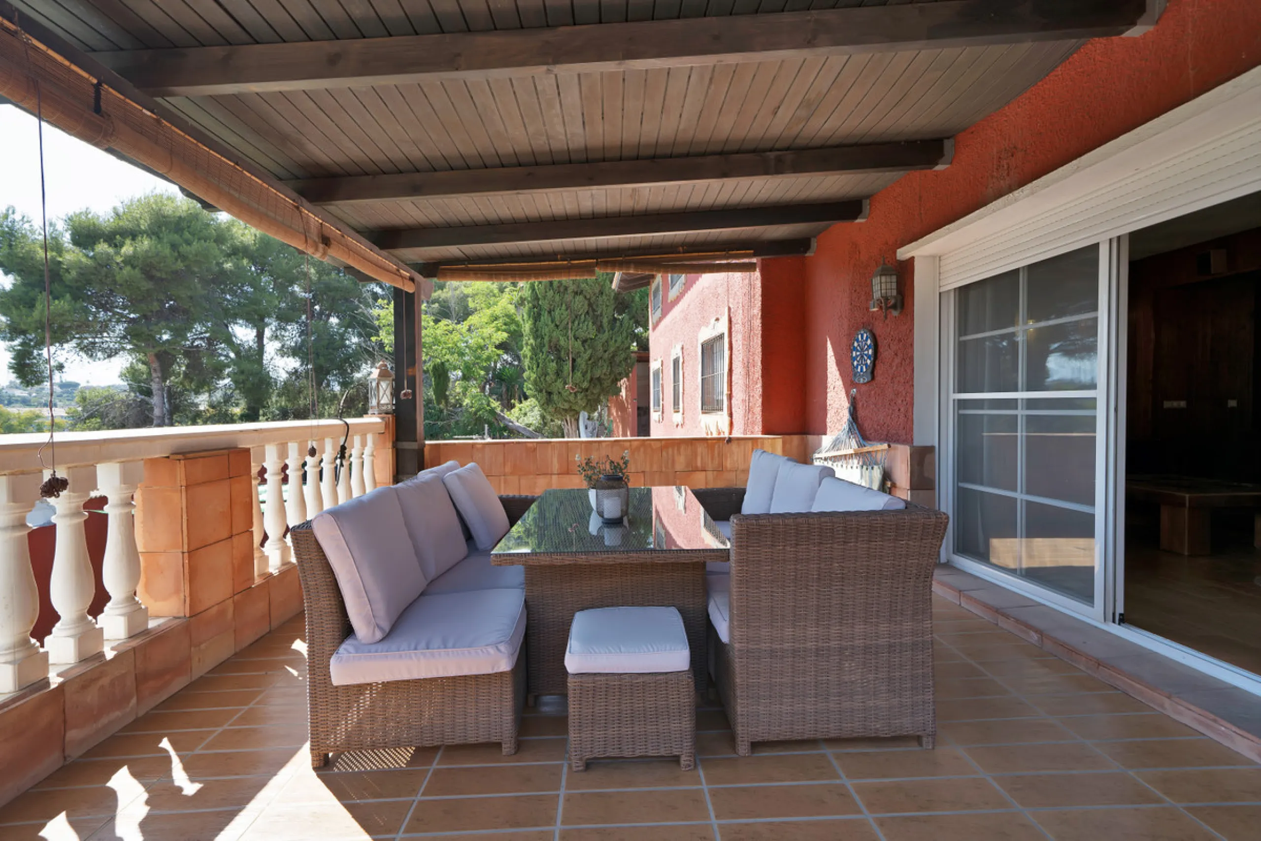 House - Detached Villa в продаже в Marbella, Málaga. В доме 7 спален и 5 ванных комнат. Площадь дома 422 м². Площадь участка 1900 м²