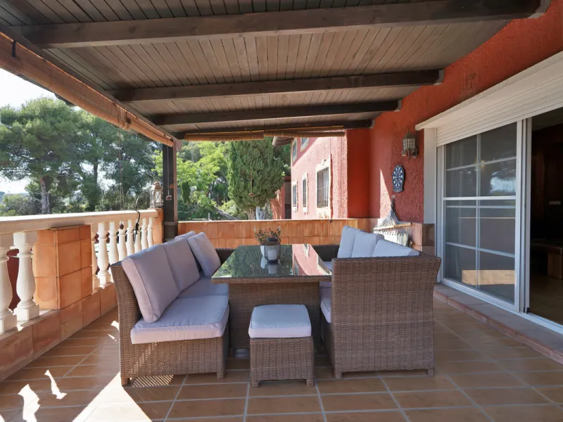 House - Detached Villa в продаже в Marbella, Málaga. В доме 7 спален и 5 ванных комнат. Площадь дома 422 м². Площадь участка 1900 м²
