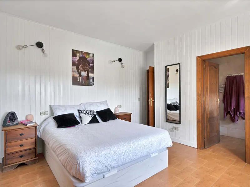 House - Detached Villa в продаже в Marbella, Málaga. В доме 7 спален и 5 ванных комнат. Площадь дома 422 м². Площадь участка 1900 м²