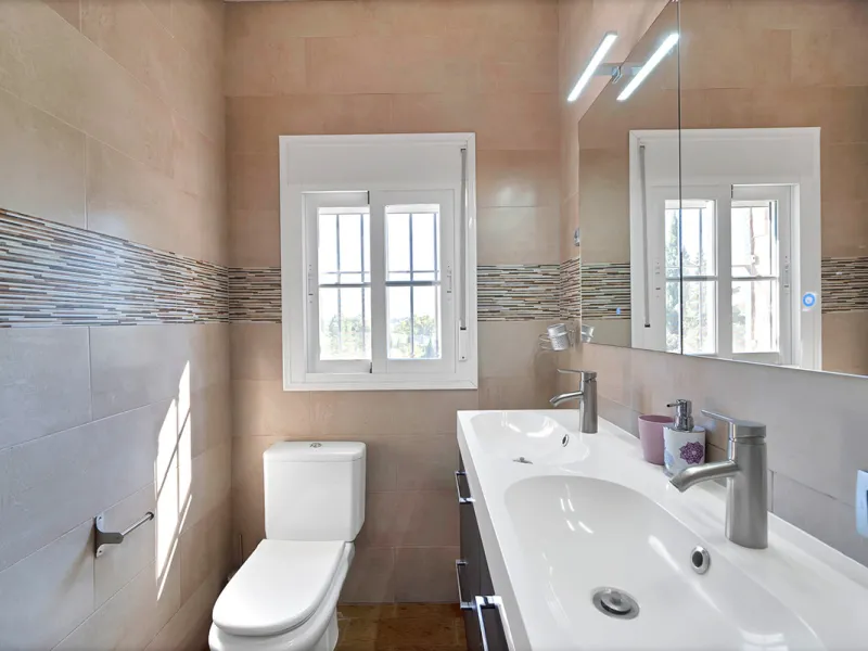 House - Detached Villa в продаже в Marbella, Málaga. В доме 7 спален и 5 ванных комнат. Площадь дома 422 м². Площадь участка 1900 м²