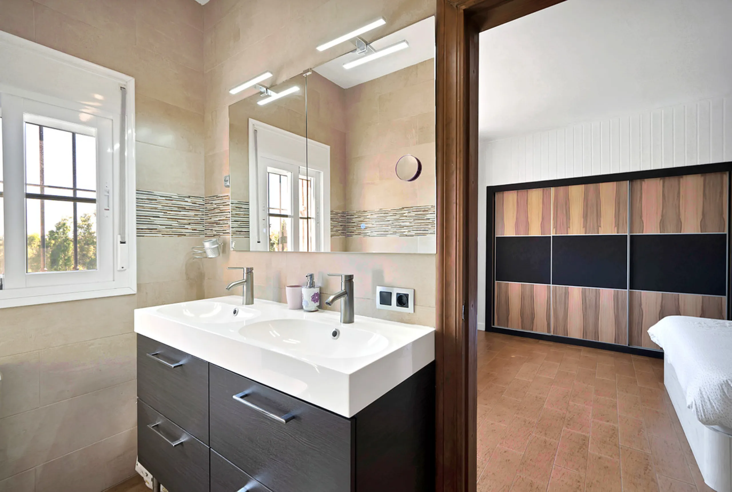 House - Detached Villa в продаже в Marbella, Málaga. В доме 7 спален и 5 ванных комнат. Площадь дома 422 м². Площадь участка 1900 м²