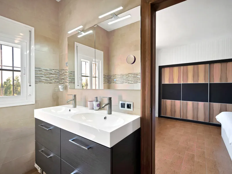 House - Detached Villa в продаже в Marbella, Málaga. В доме 7 спален и 5 ванных комнат. Площадь дома 422 м². Площадь участка 1900 м²