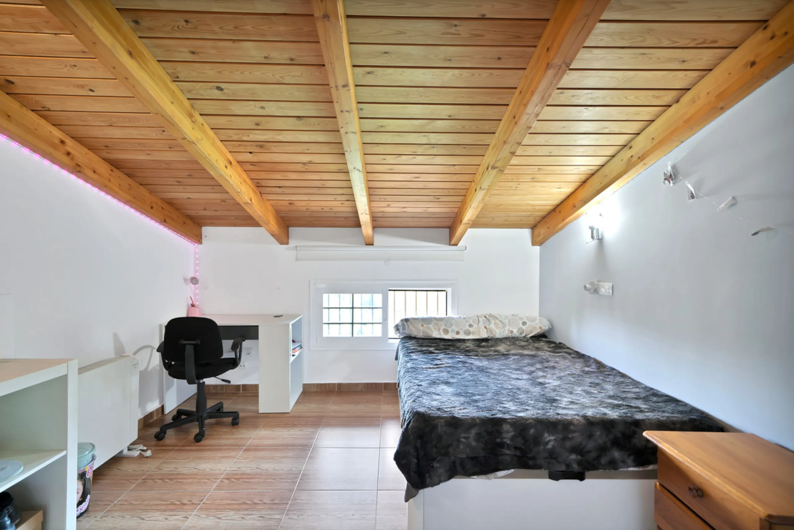 House - Detached Villa в продаже в Marbella, Málaga. В доме 7 спален и 5 ванных комнат. Площадь дома 422 м². Площадь участка 1900 м²