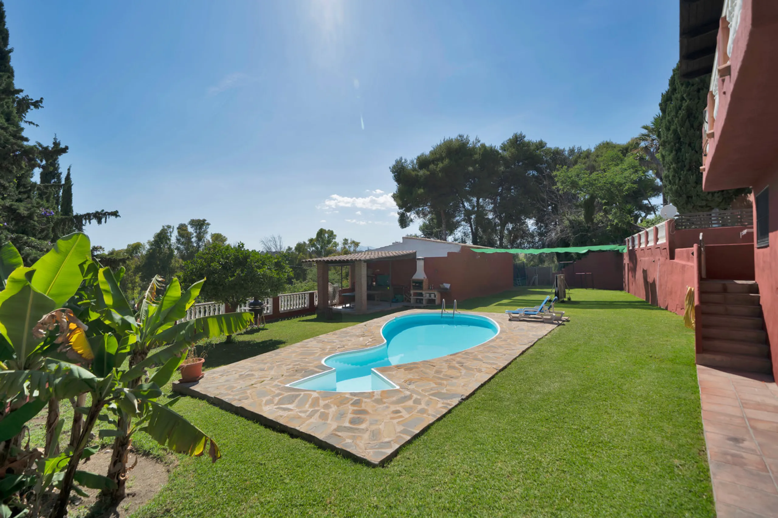 House - Detached Villa в продаже в Marbella, Málaga. В доме 7 спален и 5 ванных комнат. Площадь дома 422 м². Площадь участка 1900 м²