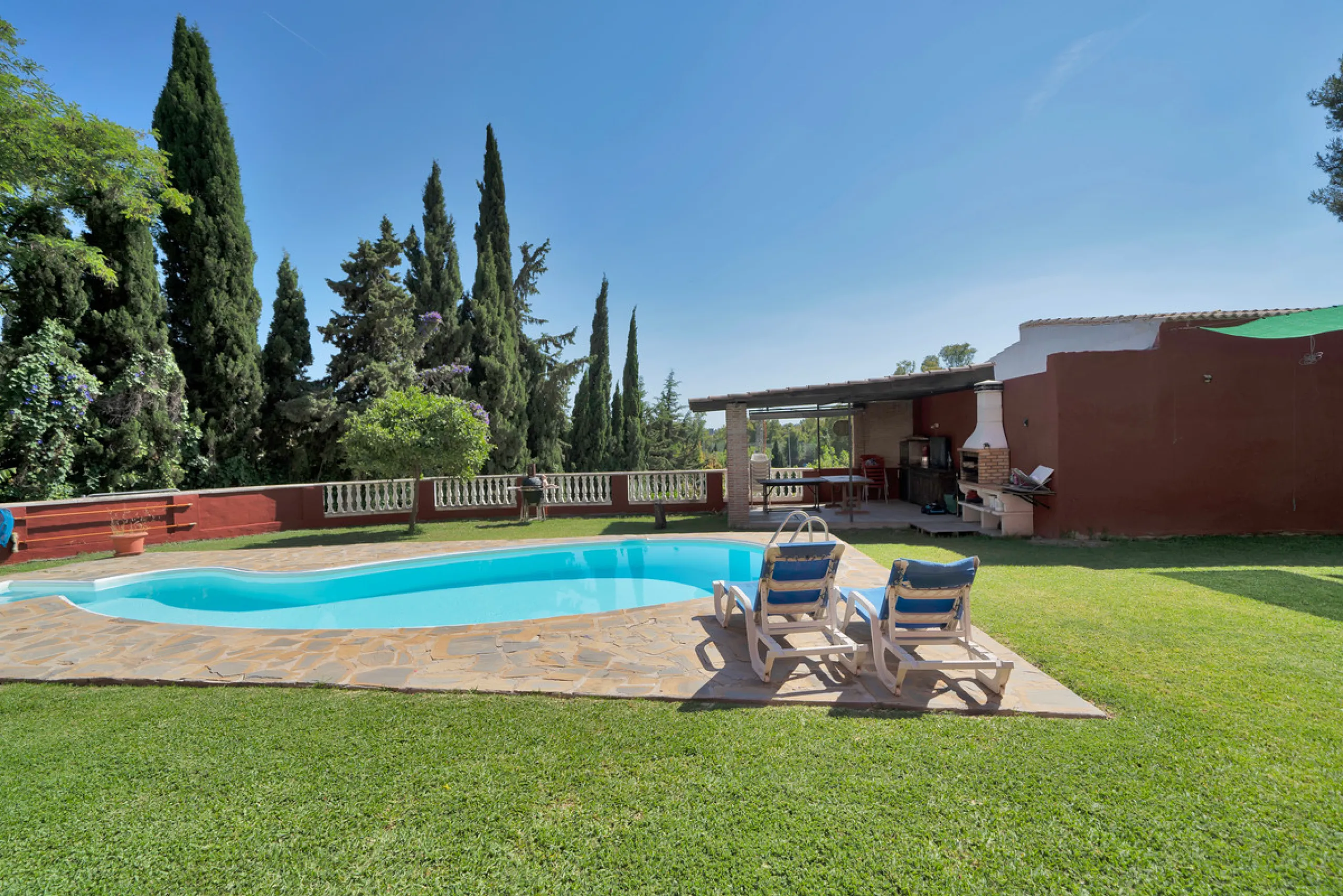 House - Detached Villa в продаже в Marbella, Málaga. В доме 7 спален и 5 ванных комнат. Площадь дома 422 м². Площадь участка 1900 м²