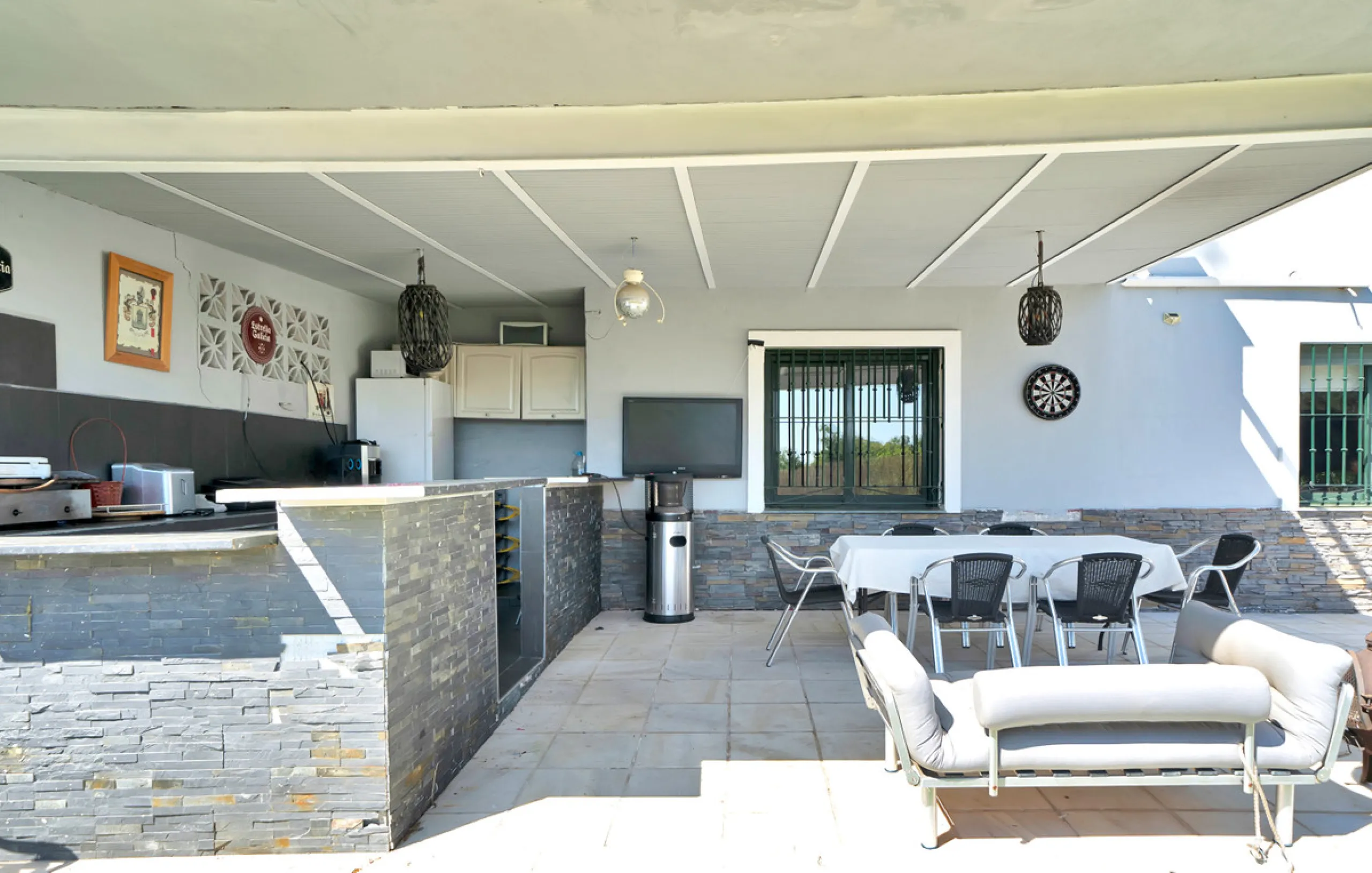 House - Detached Villa в продаже в Marbella, Málaga. В доме 7 спален и 5 ванных комнат. Площадь дома 422 м². Площадь участка 1900 м²