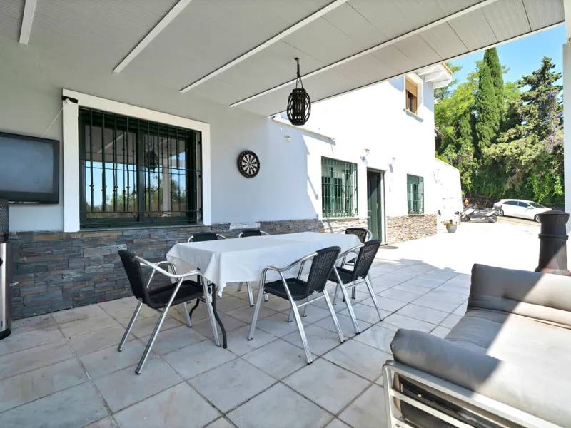 House - Detached Villa в продаже в Marbella, Málaga. В доме 7 спален и 5 ванных комнат. Площадь дома 422 м². Площадь участка 1900 м²