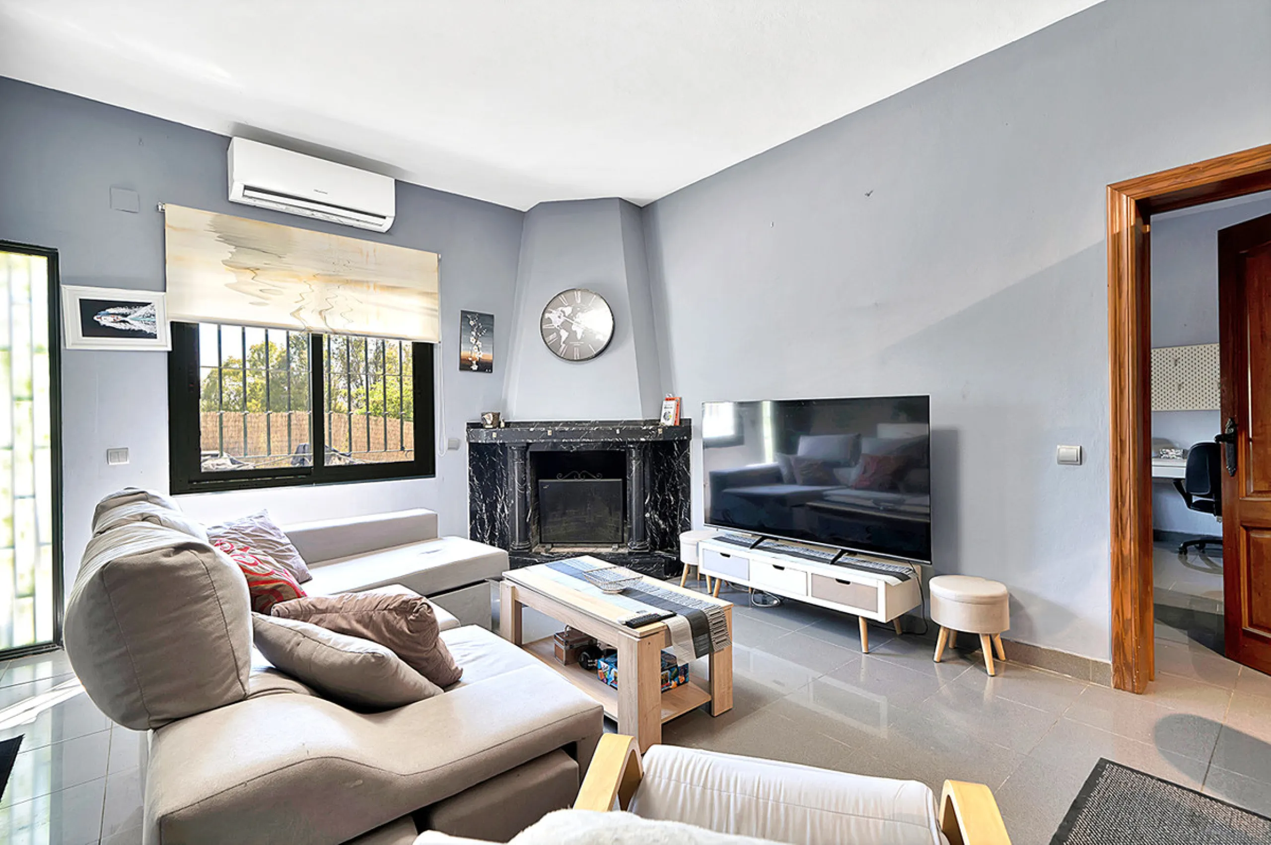 House - Detached Villa в продаже в Marbella, Málaga. В доме 7 спален и 5 ванных комнат. Площадь дома 422 м². Площадь участка 1900 м²