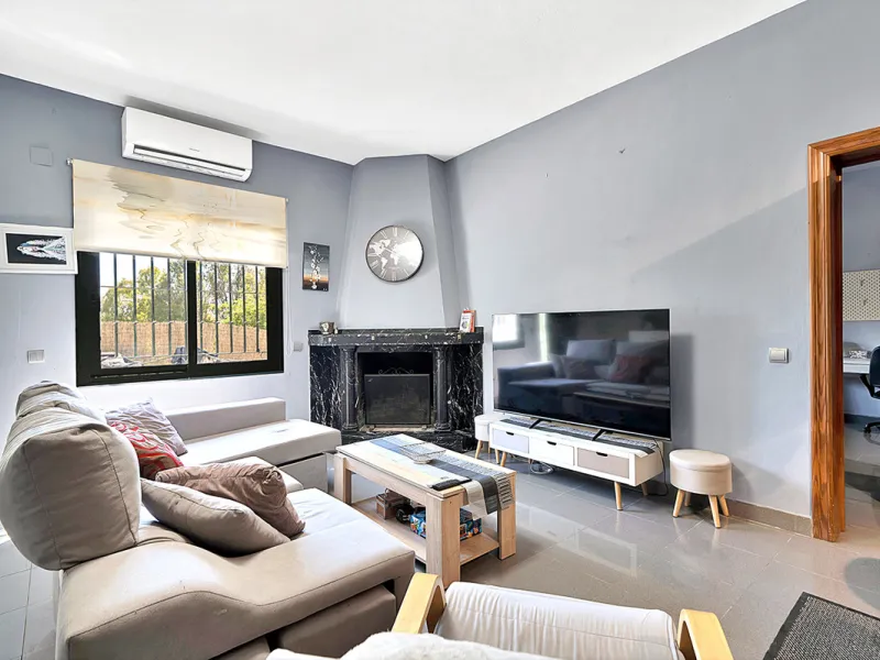 House - Detached Villa в продаже в Marbella, Málaga. В доме 7 спален и 5 ванных комнат. Площадь дома 422 м². Площадь участка 1900 м²