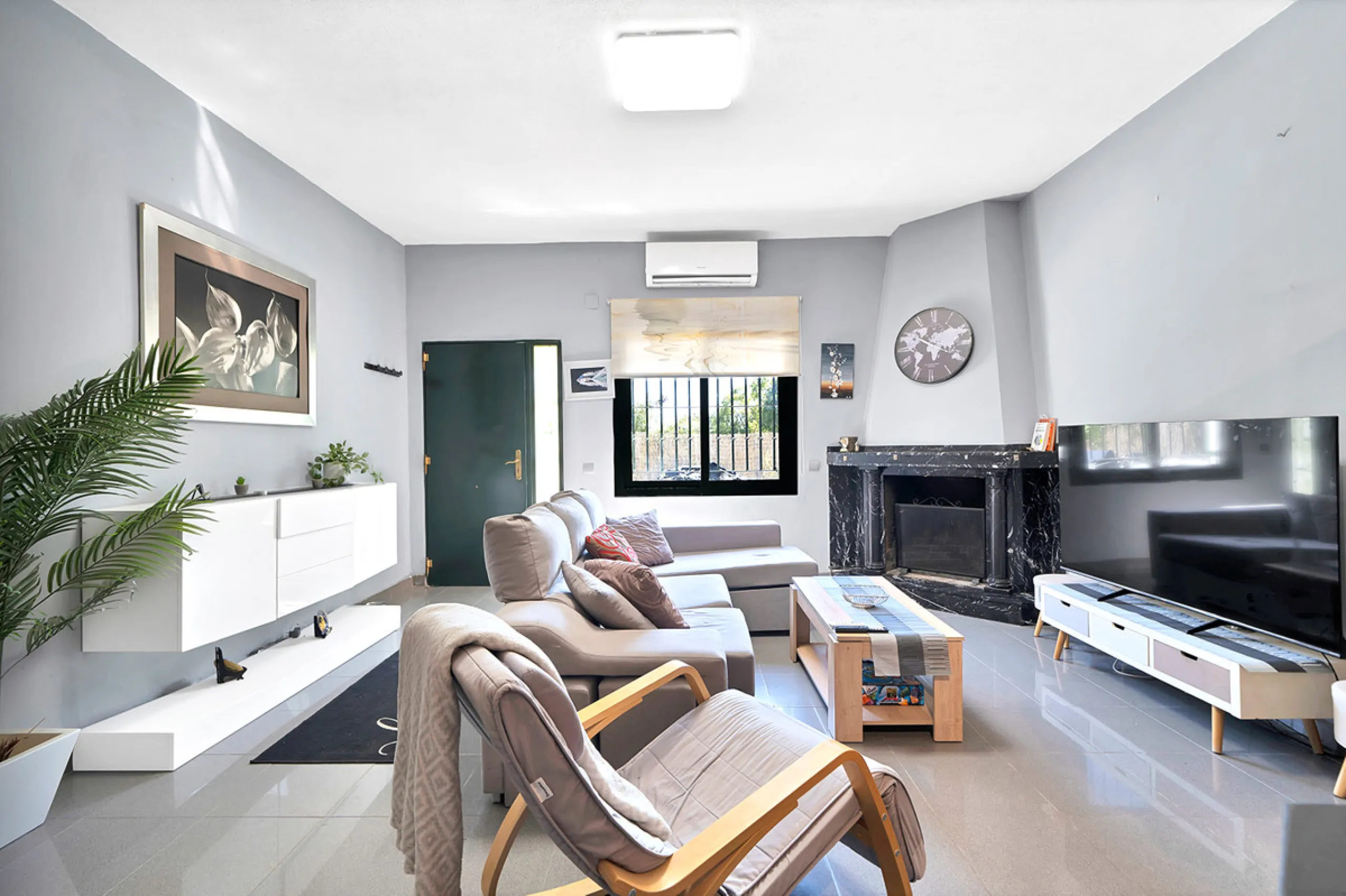 House - Detached Villa в продаже в Marbella, Málaga. В доме 7 спален и 5 ванных комнат. Площадь дома 422 м². Площадь участка 1900 м²