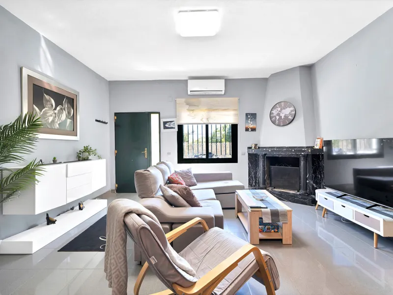 House - Detached Villa в продаже в Marbella, Málaga. В доме 7 спален и 5 ванных комнат. Площадь дома 422 м². Площадь участка 1900 м²