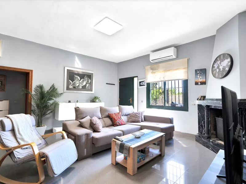 House - Detached Villa в продаже в Marbella, Málaga. В доме 7 спален и 5 ванных комнат. Площадь дома 422 м². Площадь участка 1900 м²