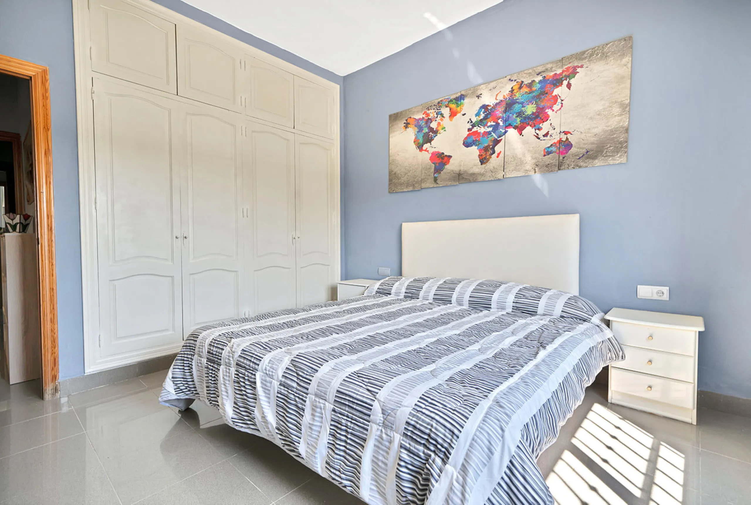 House - Detached Villa в продаже в Marbella, Málaga. В доме 7 спален и 5 ванных комнат. Площадь дома 422 м². Площадь участка 1900 м²