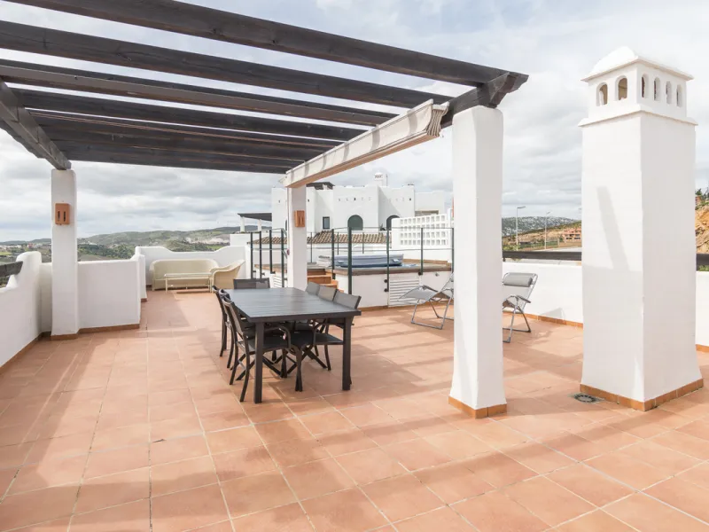 Within a pleasant residential complex where the apartments are distributed across 8 small blocks of three levels, this penthouse offers a spacious living room, a fully fitted kitchen with separate utility room, 3 bedrooms (one en-suite with its own bathro