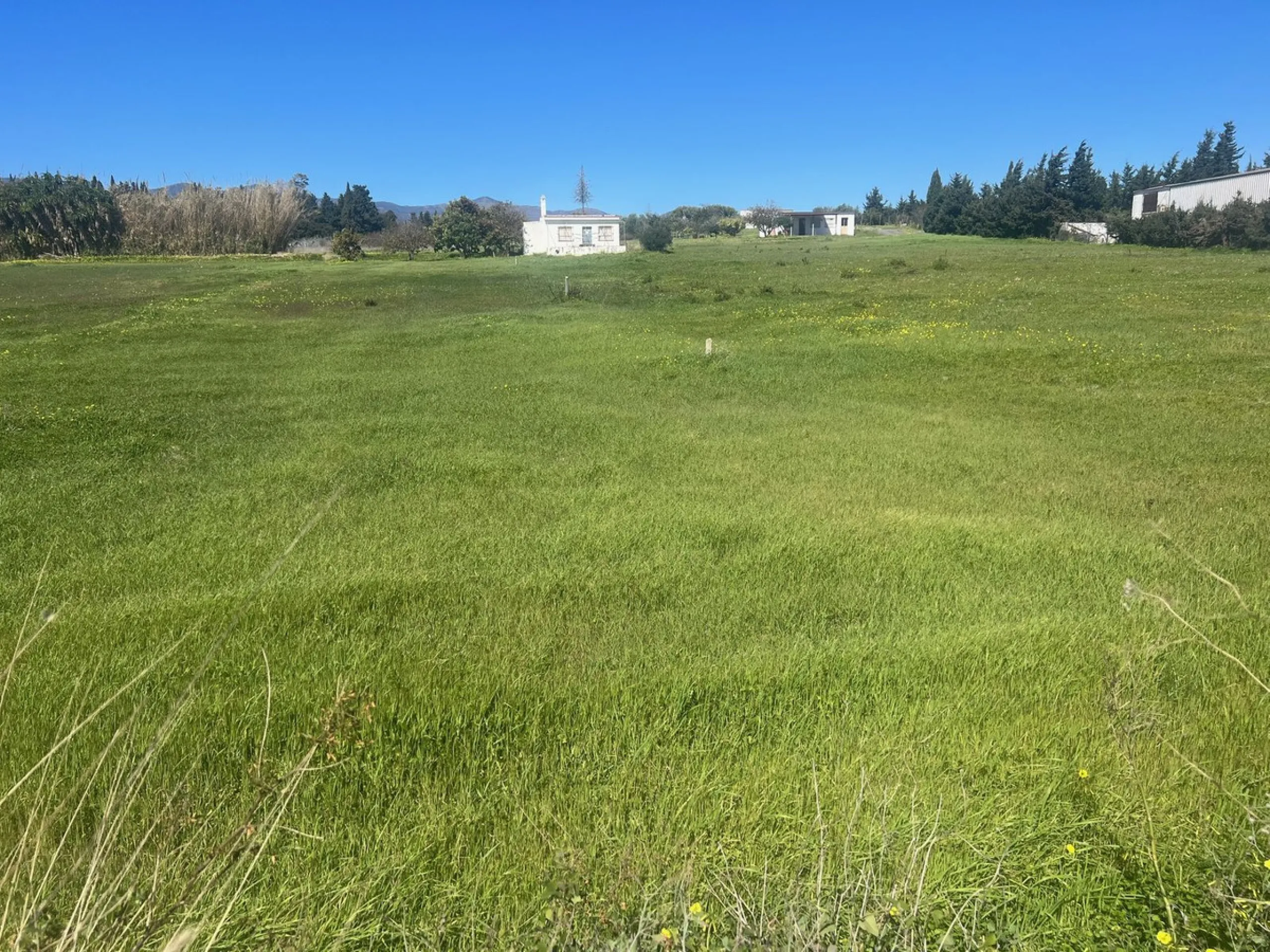Plot - Commercial Plot в продаже в Estepona, Málaga. Площадь дома 4800 м². Площадь участка 4100 м²