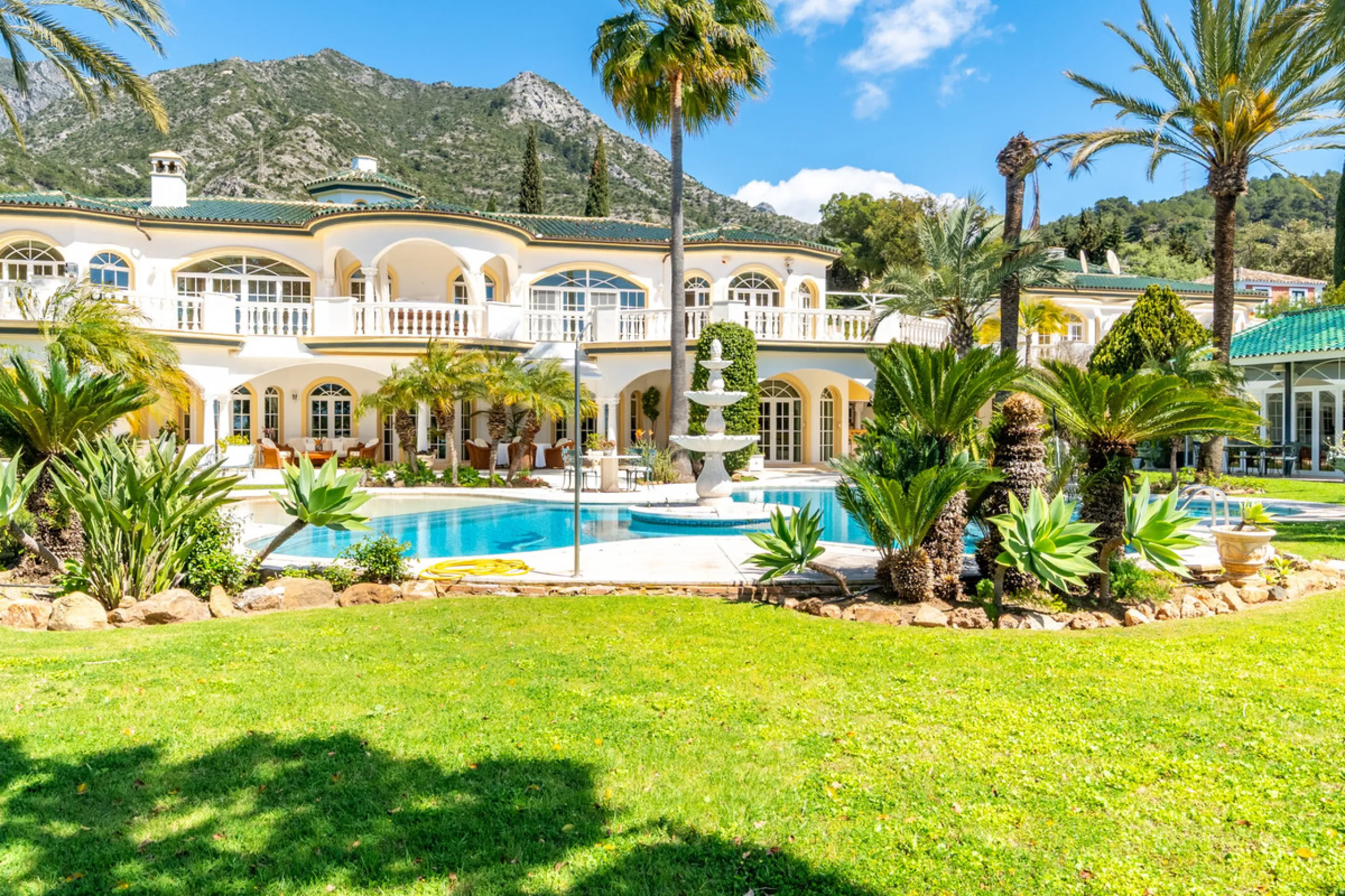 Außergewöhnliches Privatanwesen mit Meerblick in Cascada de Camoján, Marbella