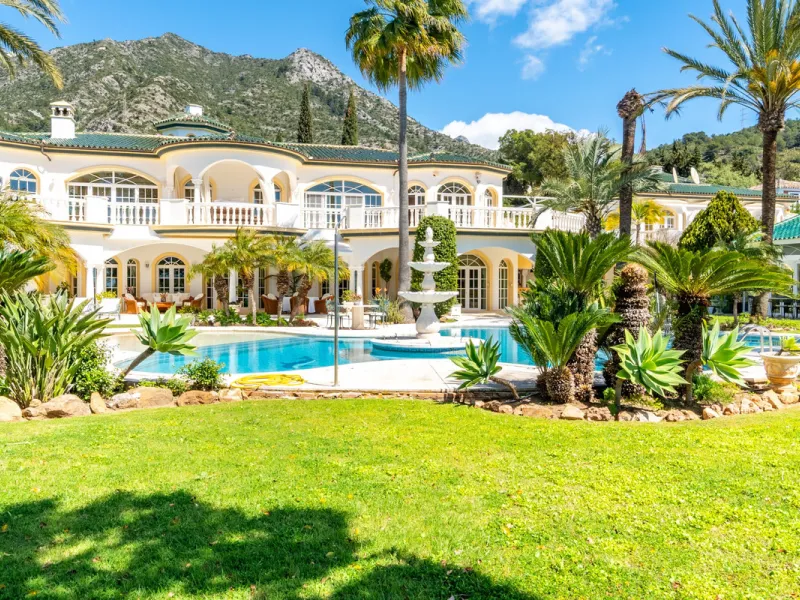 Außergewöhnliches Privatanwesen mit Meerblick in Cascada de Camoján, Marbella