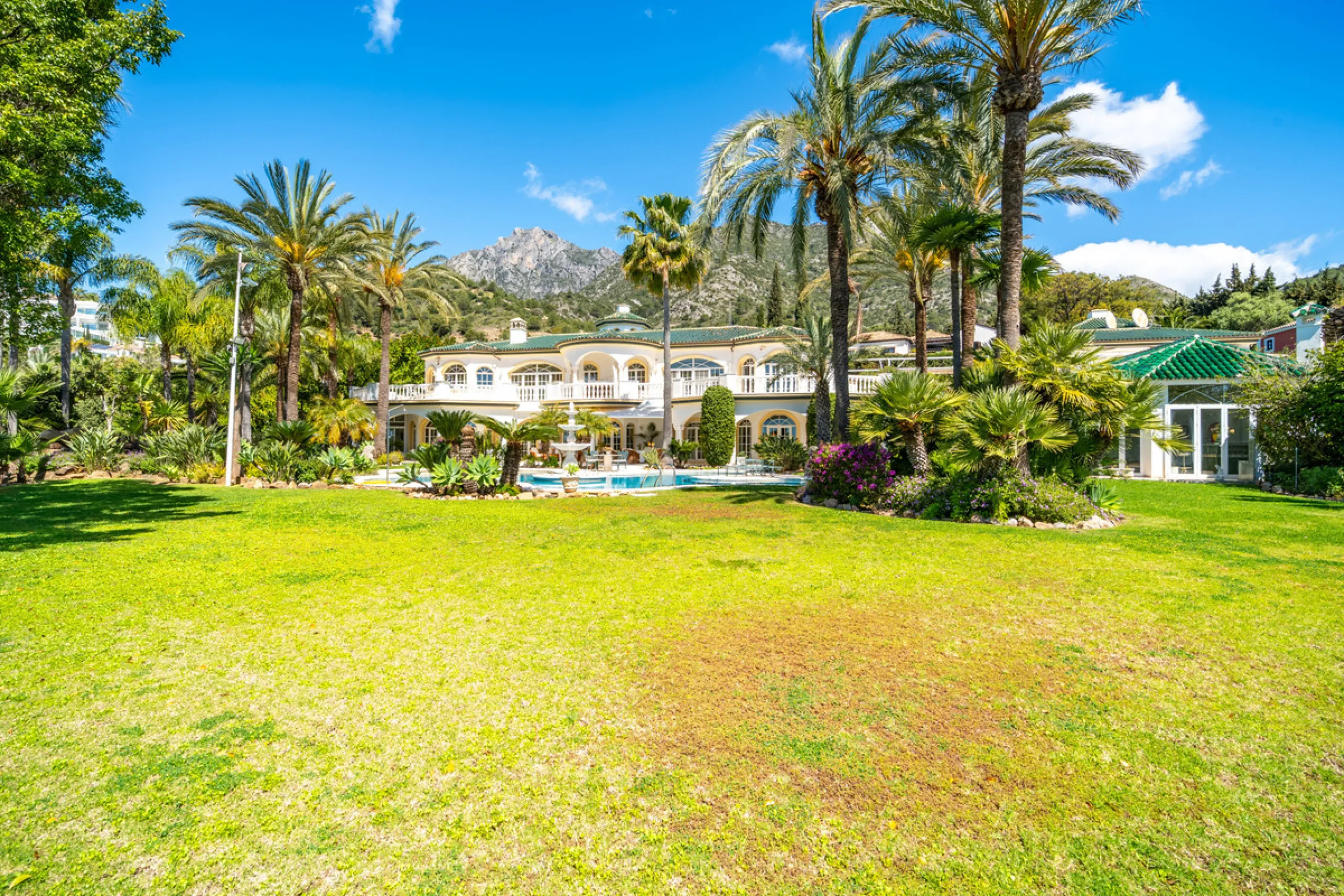 Außergewöhnliches Privatanwesen mit Meerblick in Cascada de Camoján, Marbella