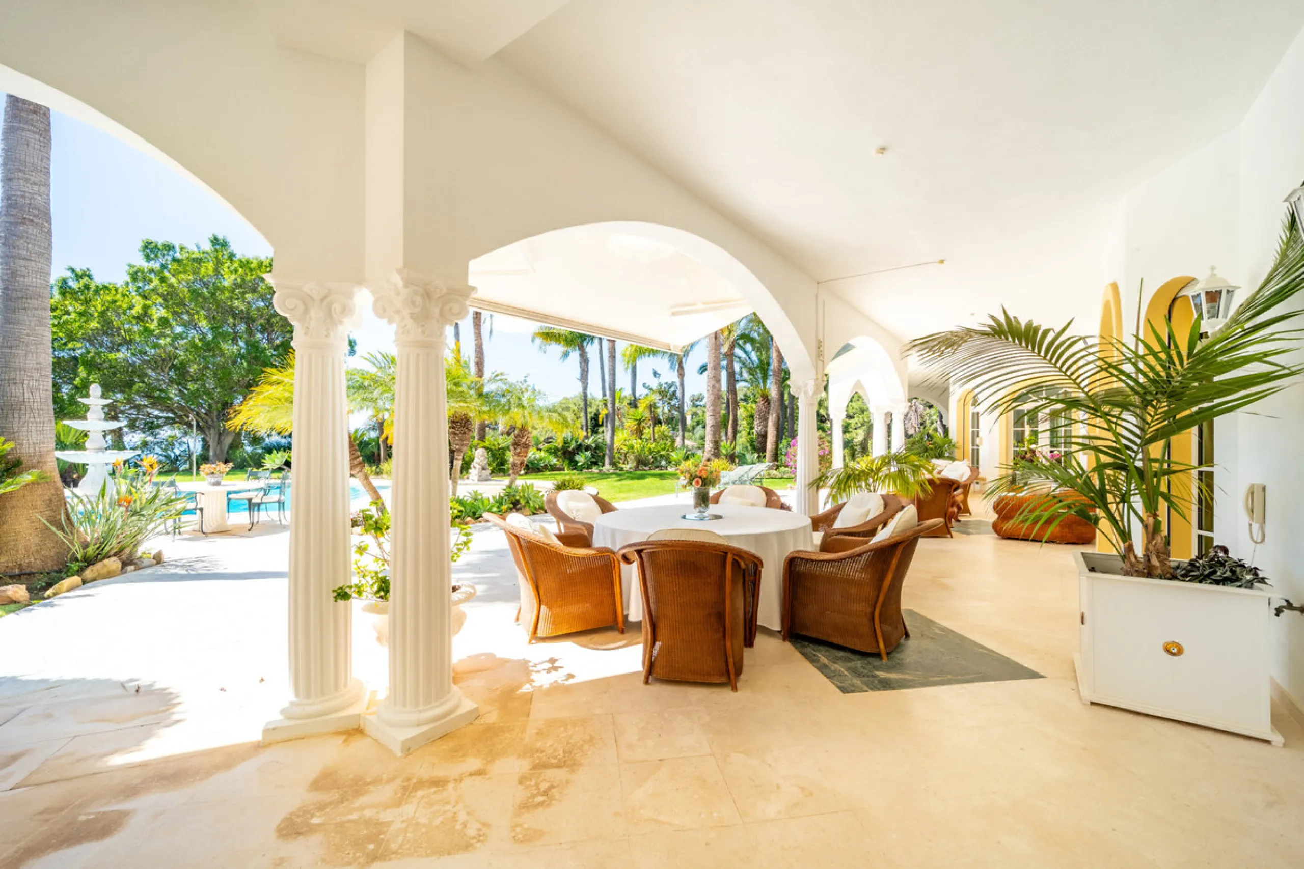Außergewöhnliches Privatanwesen mit Meerblick in Cascada de Camoján, Marbella
