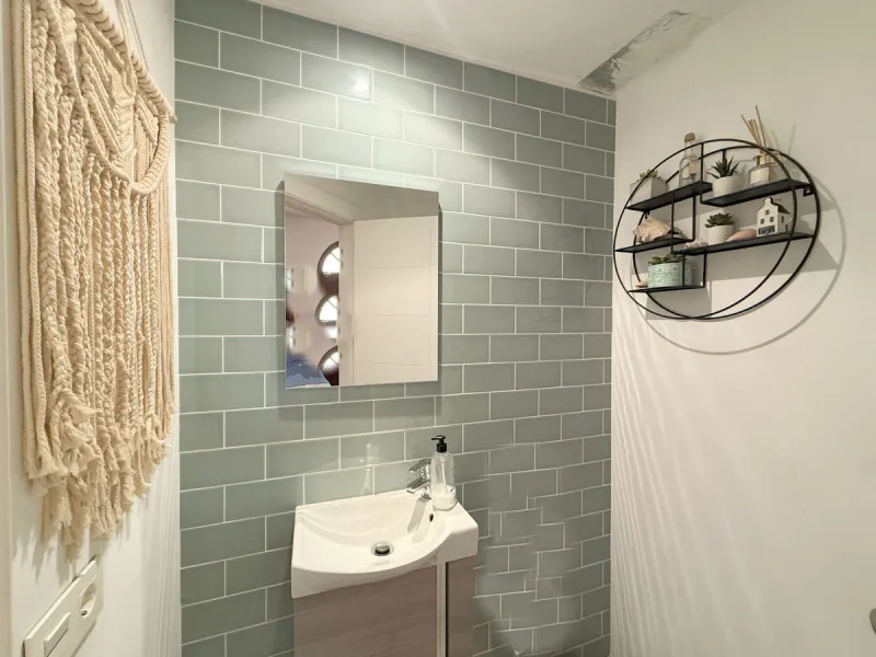 Beachfront townhouse in Estepona, located in a prestigious front-line beach development with direct access to the promenade, offering an unbeatable location that combines tranquility, comfort, and the Mediterranean lifestyle. It is just a 4-minute drive f