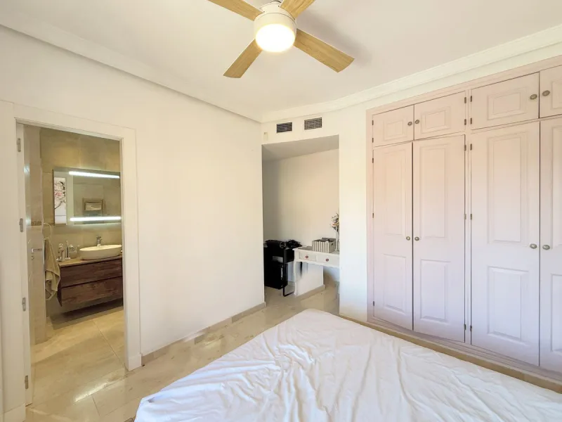 Beachfront townhouse in Estepona, located in a prestigious front-line beach development with direct access to the promenade, offering an unbeatable location that combines tranquility, comfort, and the Mediterranean lifestyle. It is just a 4-minute drive f