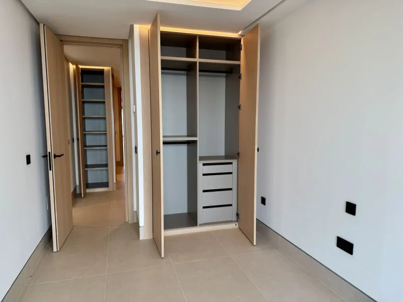 Apartment - Middle Floor Apartment в продаже в Málaga, Málaga. В доме 3 спален и 4 ванных комнат. Площадь дома 173 м²