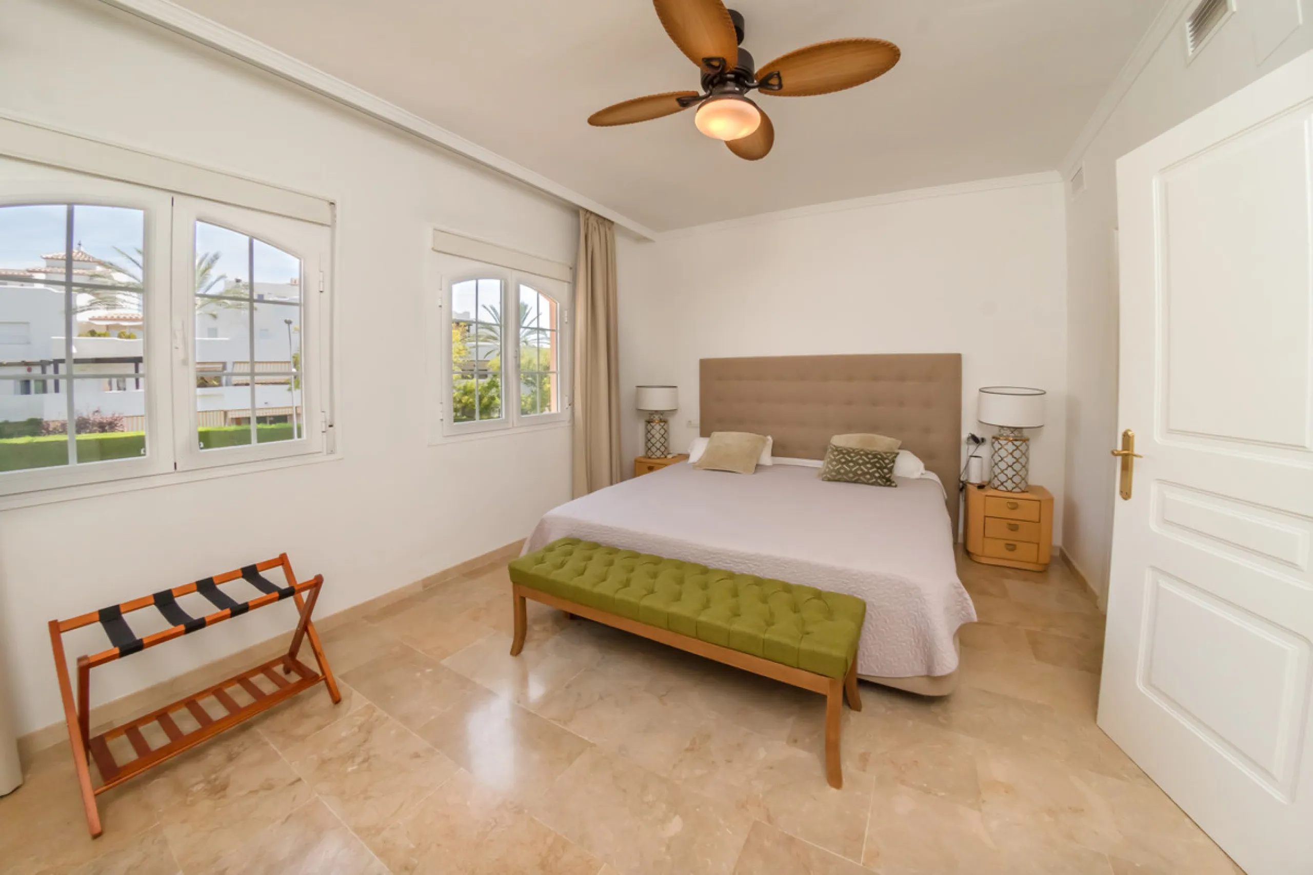 Situated in the prestigious Oasis de Nagüeles urbanization on Marbella's sought-after Golden Mile, this spacious 5-level townhouse offers a unique opportunity to create your ideal home in one of the best areas of the Costa del Sol.