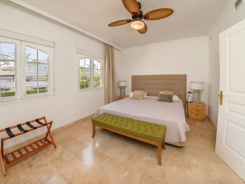 Situated in the prestigious Oasis de Nagüeles urbanization on Marbella's sought-after Golden Mile, this spacious 5-level townhouse offers a unique opportunity to create your ideal home in one of the best areas of the Costa del Sol.