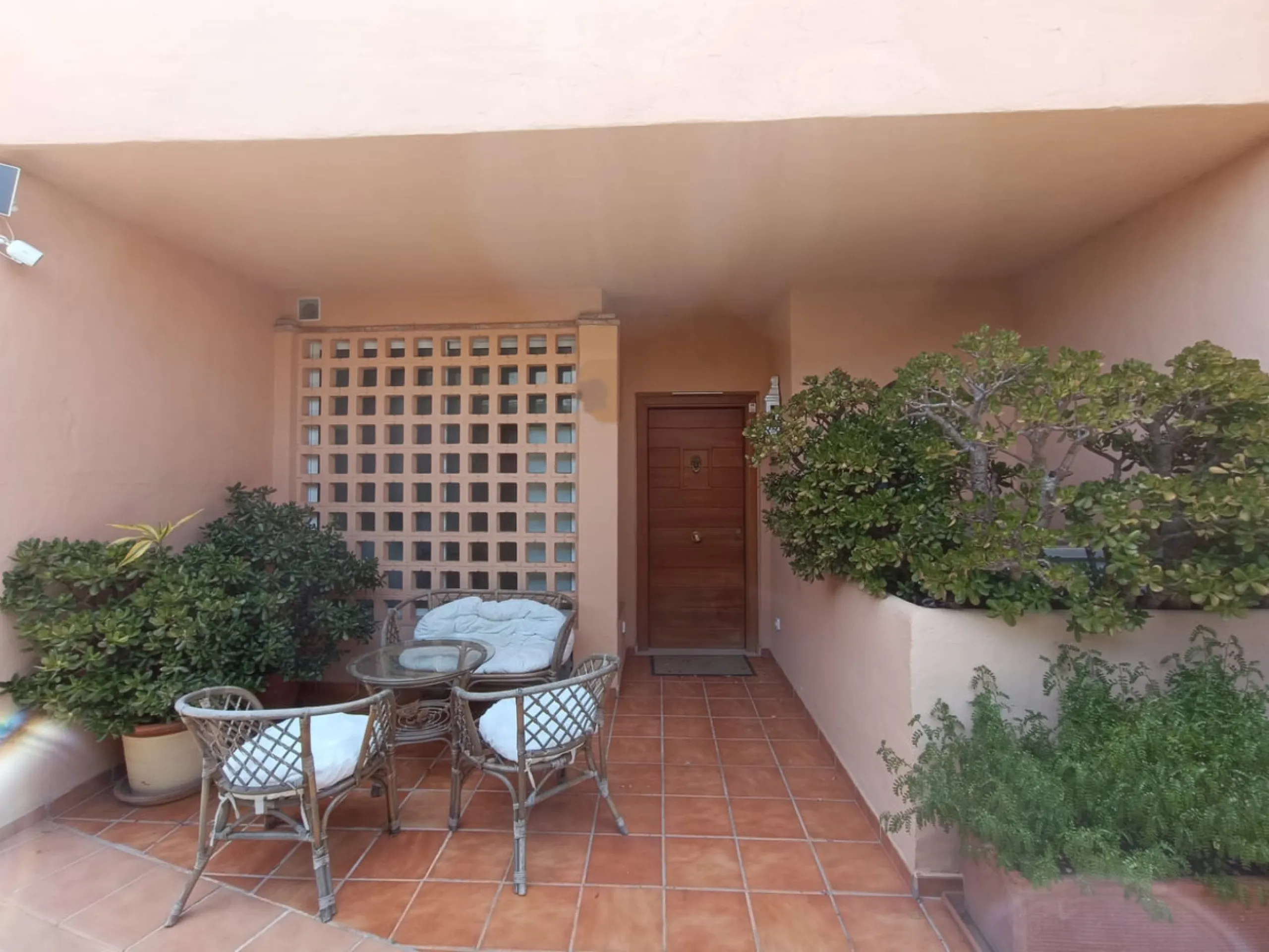 Situated in the prestigious Oasis de Nagüeles urbanization on Marbella's sought-after Golden Mile, this spacious 5-level townhouse offers a unique opportunity to create your ideal home in one of the best areas of the Costa del Sol.