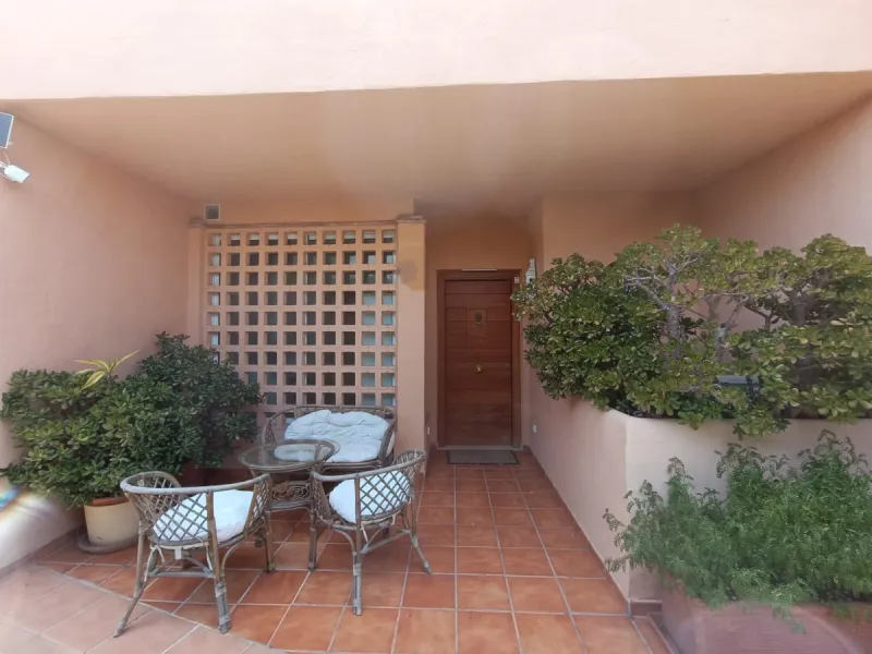 Situated in the prestigious Oasis de Nagüeles urbanization on Marbella's sought-after Golden Mile, this spacious 5-level townhouse offers a unique opportunity to create your ideal home in one of the best areas of the Costa del Sol.