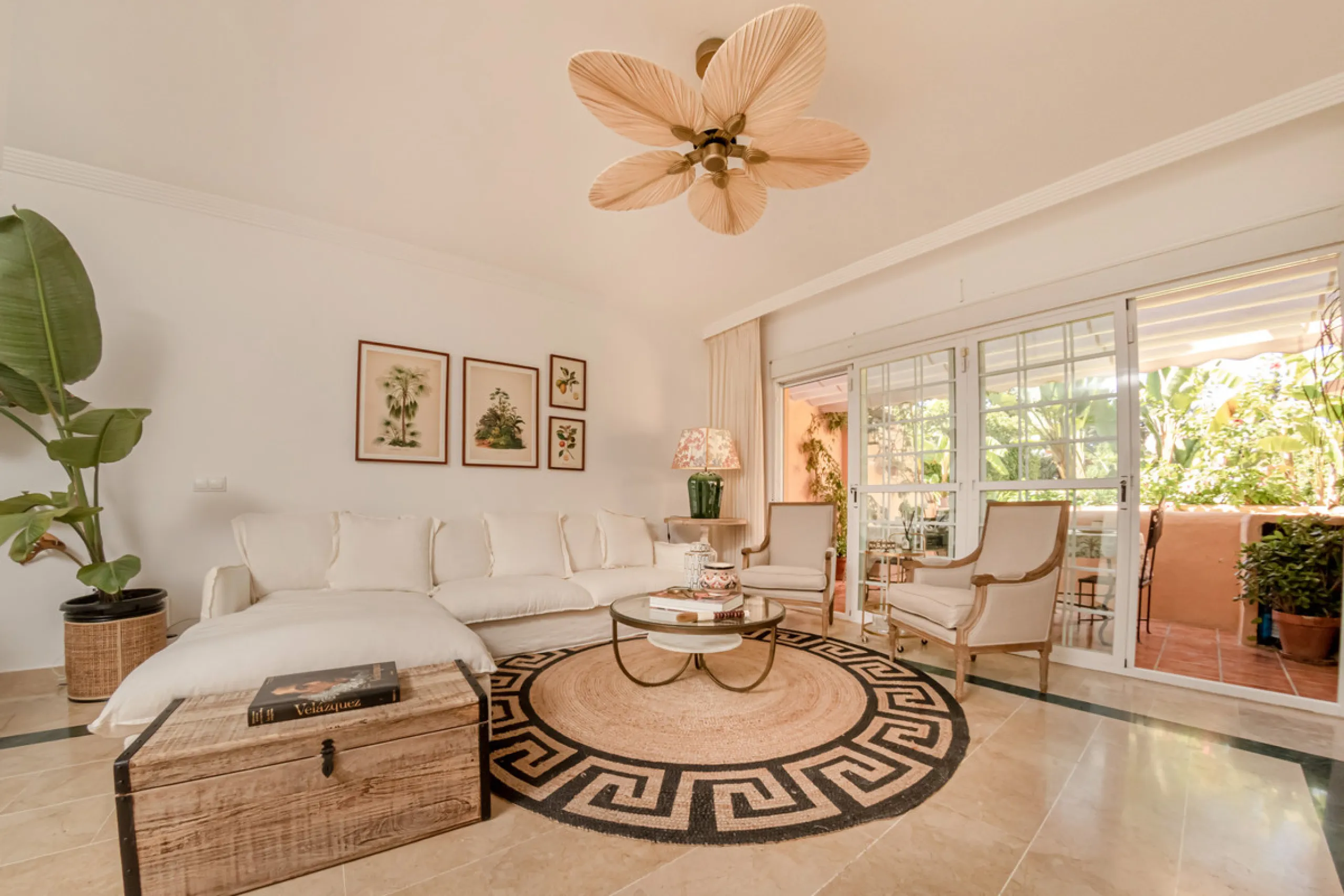 Situated in the prestigious Oasis de Nagüeles urbanization on Marbella's sought-after Golden Mile, this spacious 5-level townhouse offers a unique opportunity to create your ideal home in one of the best areas of the Costa del Sol.