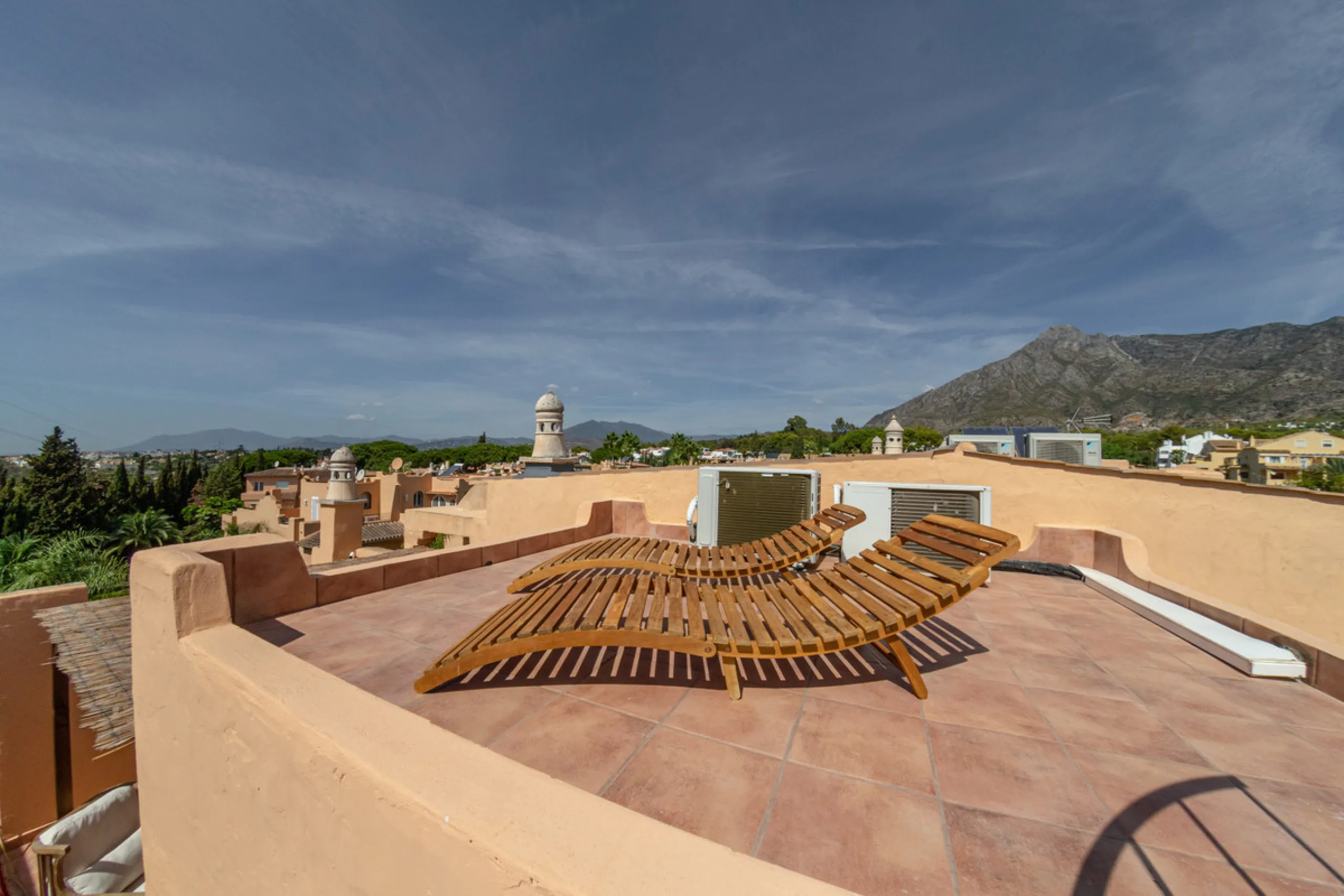 Situated in the prestigious Oasis de Nagüeles urbanization on Marbella's sought-after Golden Mile, this spacious 5-level townhouse offers a unique opportunity to create your ideal home in one of the best areas of the Costa del Sol.