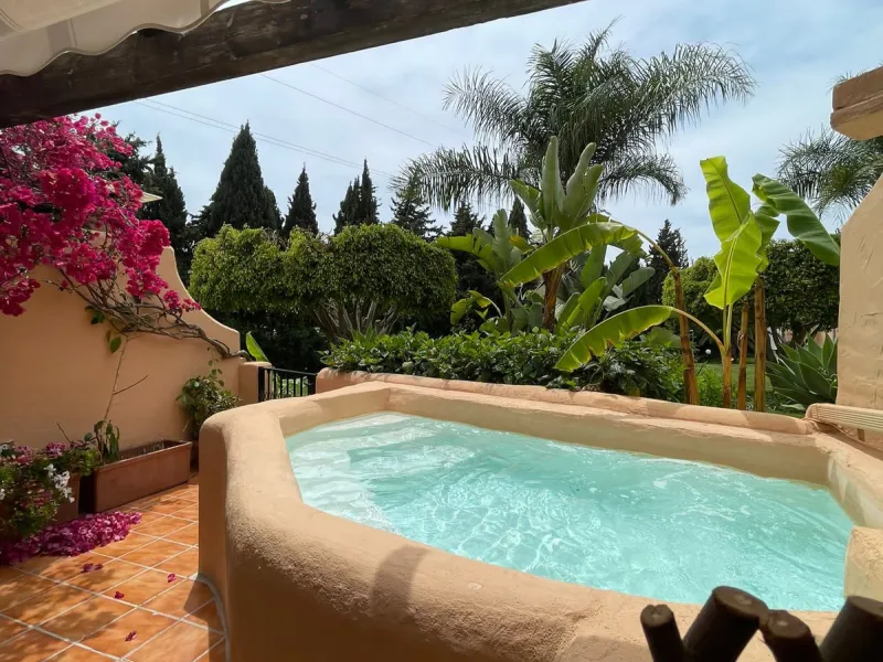 Situated in the prestigious Oasis de Nagüeles urbanization on Marbella's sought-after Golden Mile, this spacious 5-level townhouse offers a unique opportunity to create your ideal home in one of the best areas of the Costa del Sol.